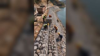 আর কোন কঠোর কংক্রিট revetment. গ্যাবিয়ন খাঁচা জল এবং মাটি সঞ্চালন করতে দেয়, প্রাকৃতিক পরিবেশ পুনরুদ্ধার করে।